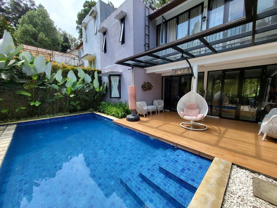 Villa Pinus Rancamaya Villa in West Java