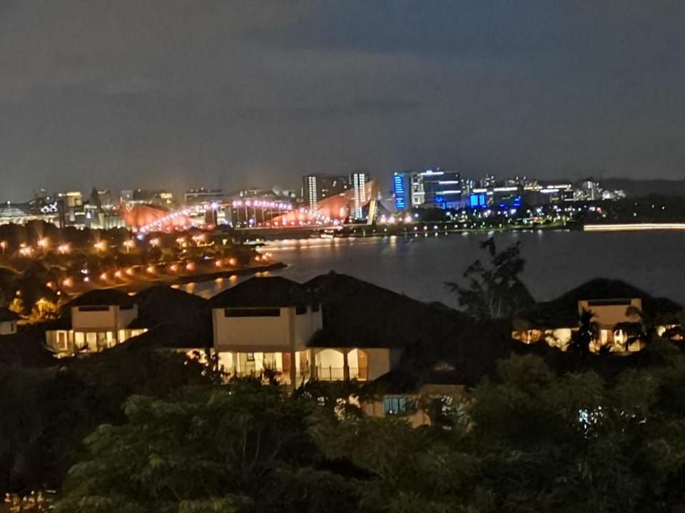 Duplex Apartment Lakeview - Free Netflix & WiFi Apartment in Putrajaya