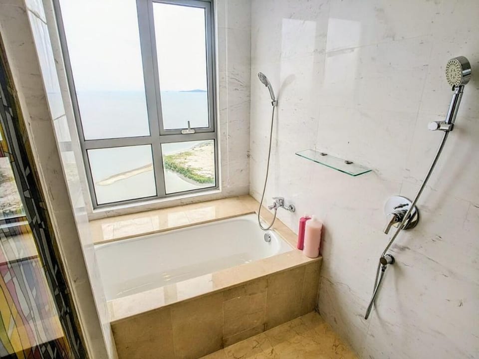 MJHolidayB2413[DelightSuite] Oceanview+FreeParking Apartment in Malacca