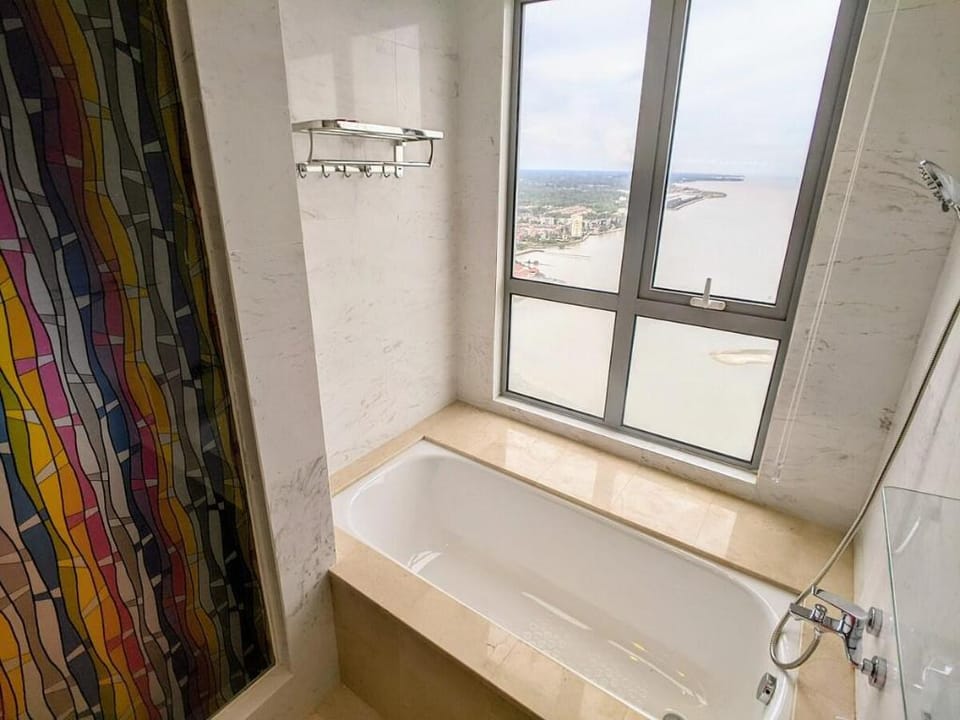 MJHolidayB2413[DelightSuite] Oceanview+FreeParking Apartment in Malacca