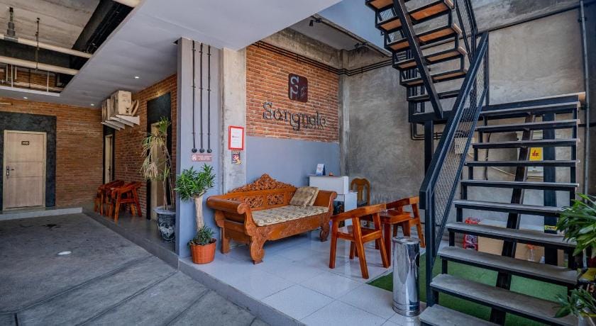 RedDoorz @ Sangnala Homestay Pakisaji Hotel in East Java