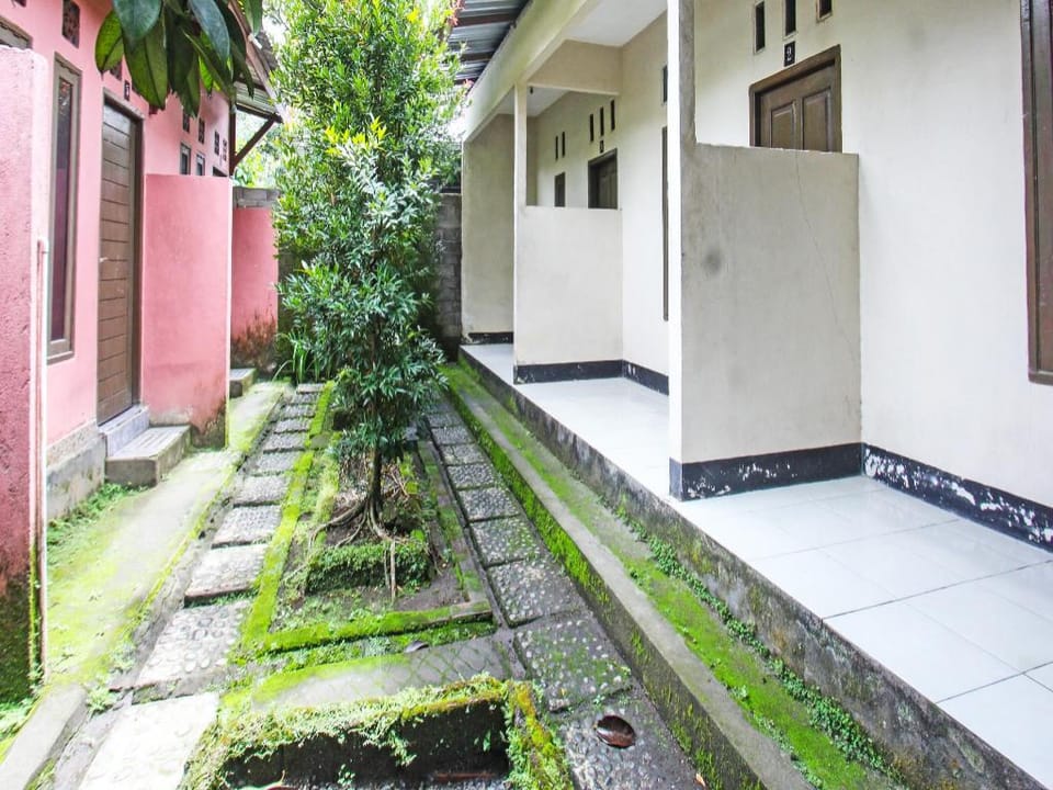 Hotel O Ashooy HomestayNearWisata Desa sedau Hotel in Lingsar