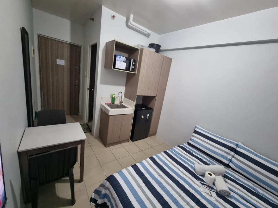 Macks Awesome Place 204 NetflixFastWifi Hotel in Mandaluyong