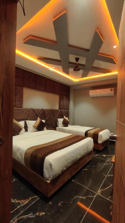 Hotel Prime Land Hotel in Ahmedabad