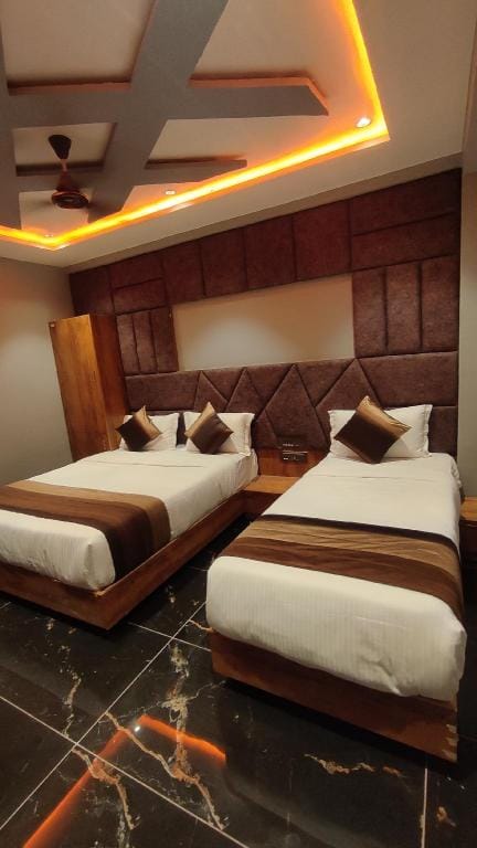 Hotel Prime Land Hotel in Ahmedabad