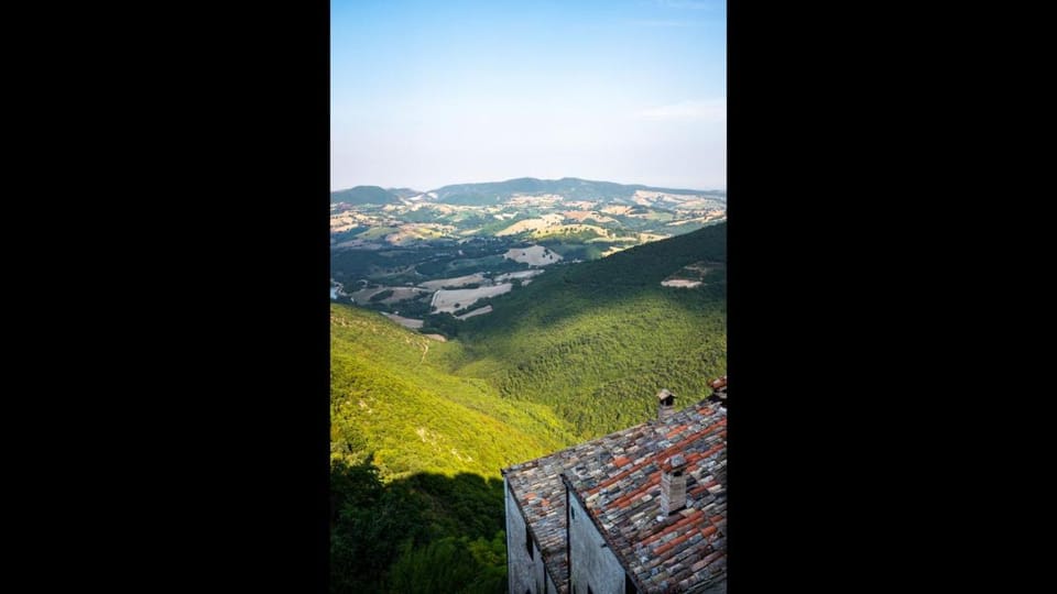 The Italian countryside - Agriturismo Collina Delle Streghe Farm Stay in Umbria