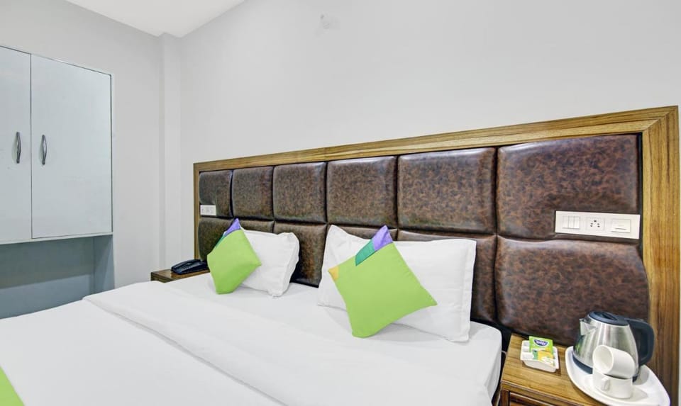 Hotel Royal Salute Near ISBT Zirakpur Chandigarh Hotel in Punjab, India