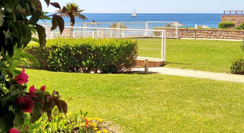 Spacious 2 bed beach house: stunning sea views Vacation rental in Costa del Sol