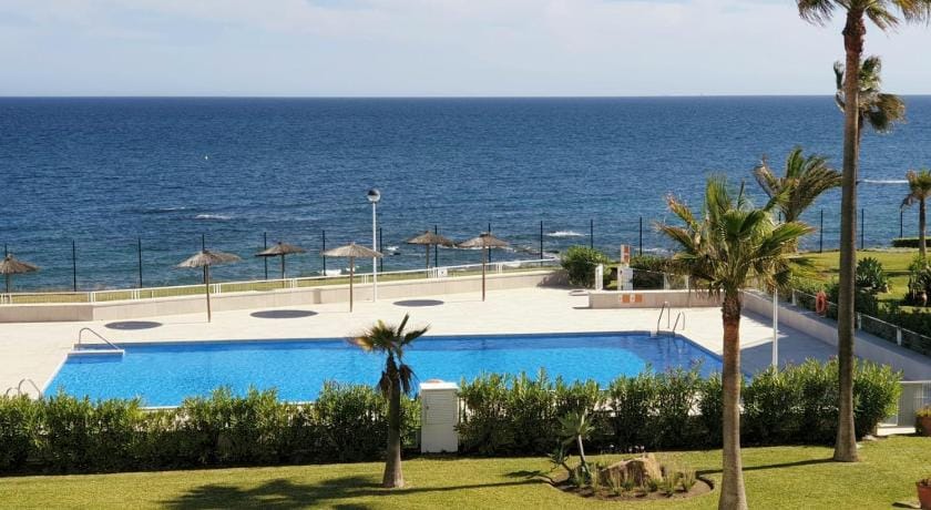 Spacious 2 bed beach house: stunning sea views Vacation rental in Costa del Sol