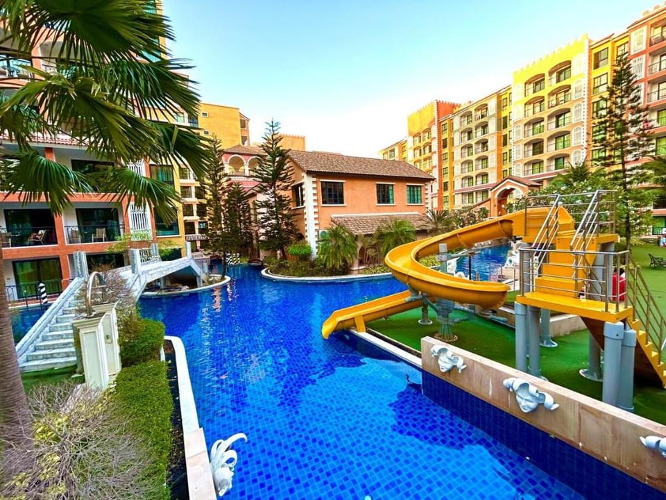 Pool view room at Pattaya resort D Apartment in Pattaya City