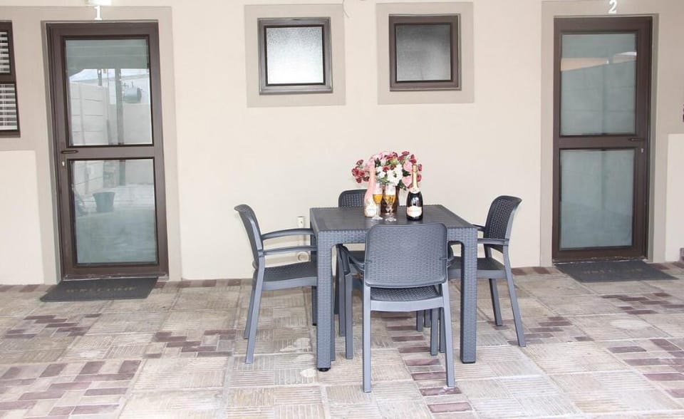 Clean | Cozy renovated studio/wFree Wi-Fi, parking Vacation rental in Cape Town