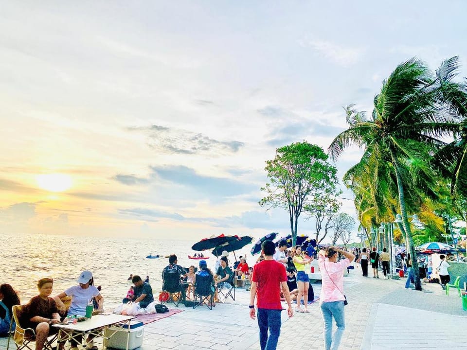 The Sunset Bangsaen Standard Seaview  Apartment in Chon Buri Changwat