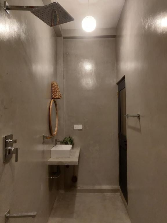 Villa 87' Rumassala/Jungle beach, Surfing. Villa in Southern Province
