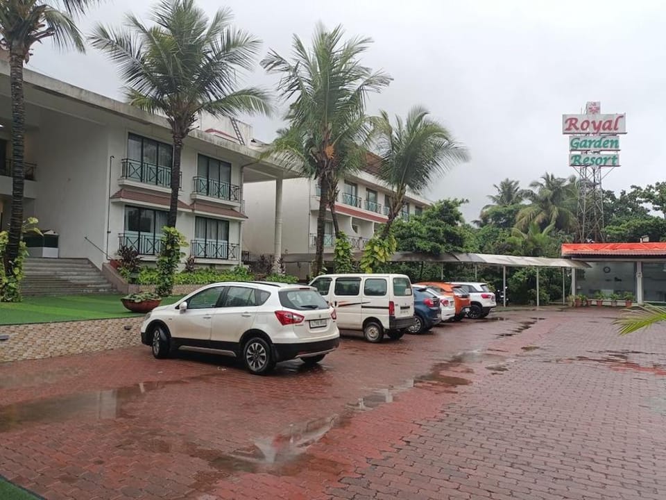 ROYAL GARDEN RESORT Hotel in Maharashtra