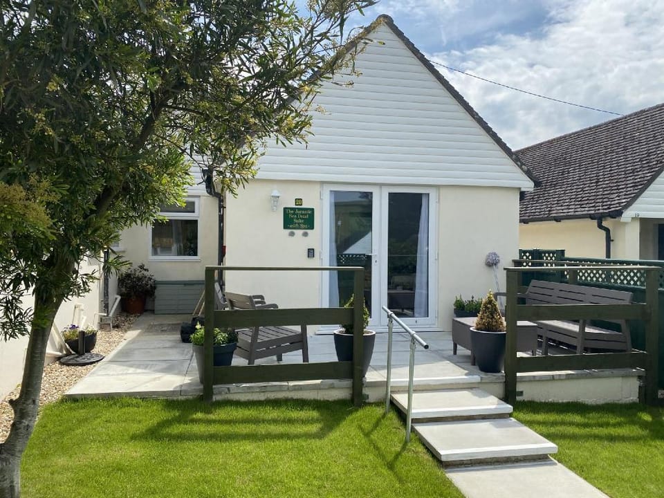 Golden Acre Jurassic Coastal Lodges Campground/ 
RV Resort in West Dorset District