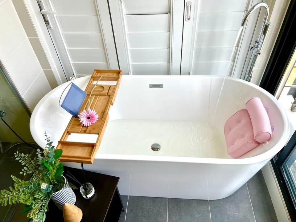 Mosaic Southkey  @ 4 Bedroom 8-15Pax Bathtub Vacation rental in Johor Bahru