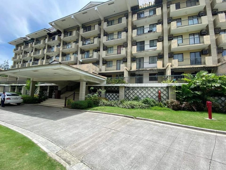 Studio condo with bunk bed near Ayala Abreeza Mall Vacation rental in Davao City