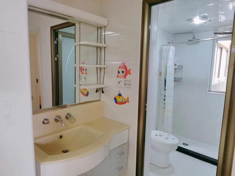 Sea Mayflower Lake View Hardcover Apartment Apartment in Wuhan