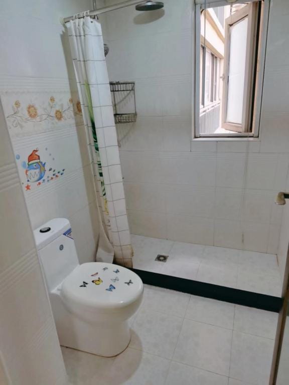 Sea Mayflower Lake View Hardcover Apartment Apartment in Wuhan