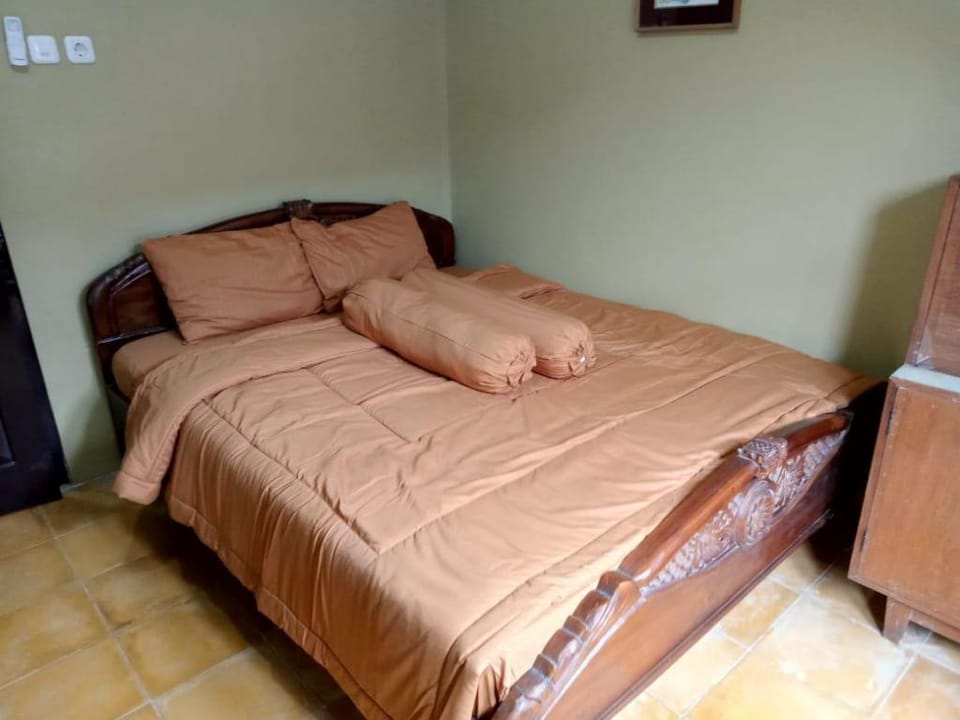 Guest House Oemah Veteran 14 Kebumen Vacation rental in Indonesia