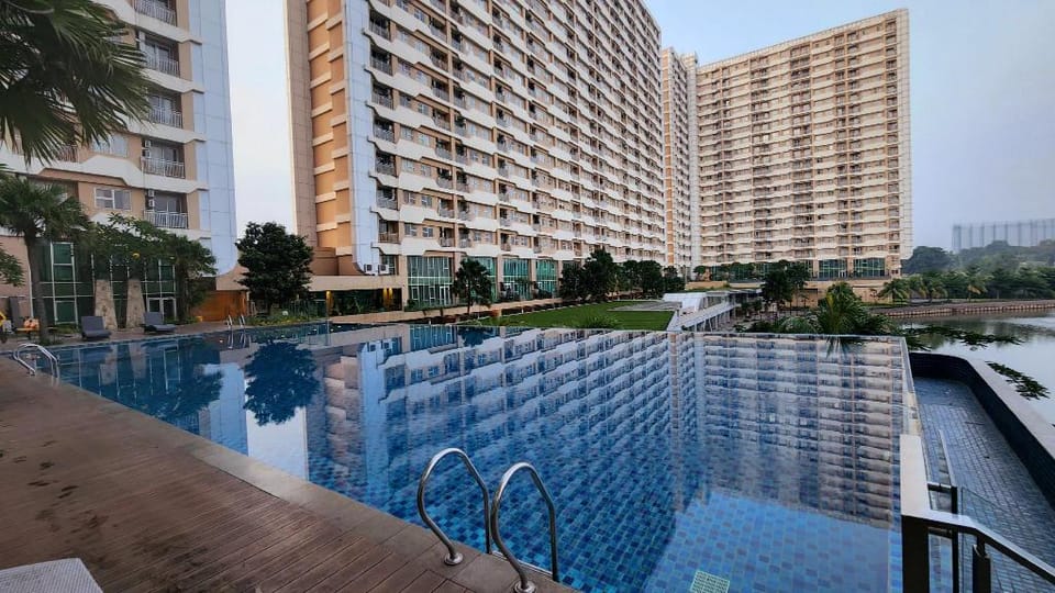 Lake View 3BRs @Lippo Cikarang (Min Stay 3 Nights) Apartment in West Java