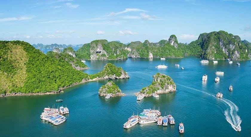 Entire StudioApt / Ha Long Bay View / Near Beach Apartment in Laos