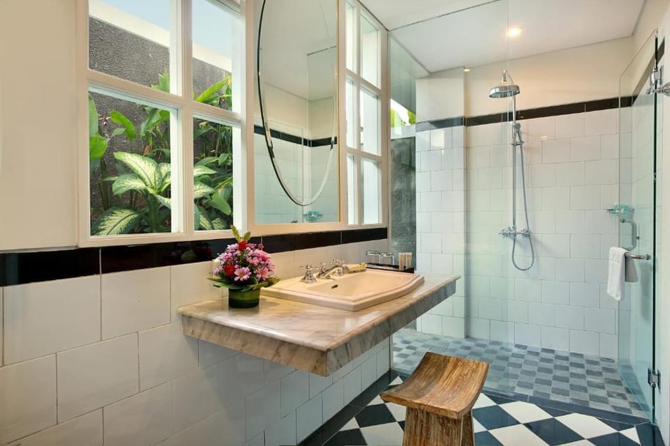 Luxury 1BR Premier Suite W/Share Pool Y049 Apartment in North Kuta