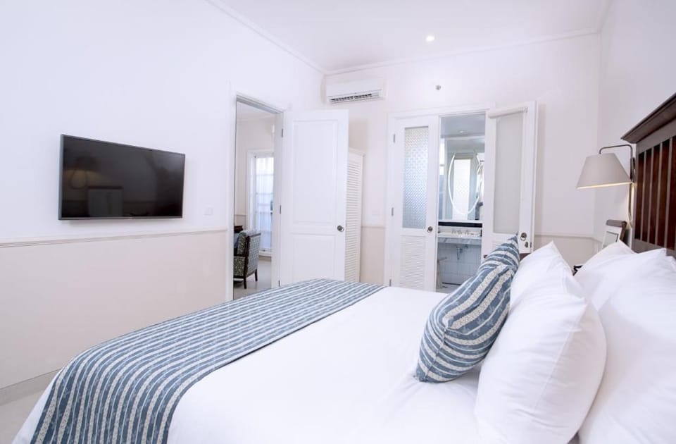 Luxury 1BR Premier Suite W/Share Pool Y049 Apartment in North Kuta