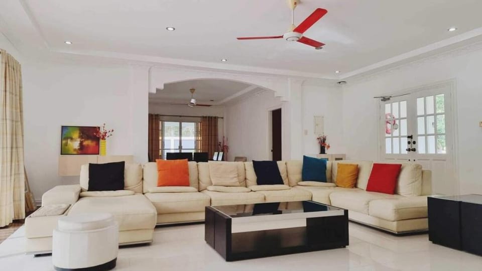 Bretthouse Holiday Accommodation Vacation rental in Central Visayas