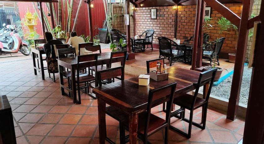 Soben Cafe Guesthouse & Restaurant Bed and Breakfast in Krong Siem Reap