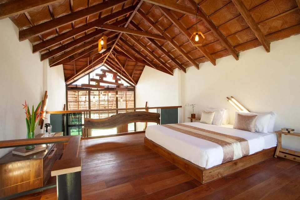StayVista at Cedar - Strelitzia 2BHK with Breakfast and Jacuzzi Villa in Karnataka