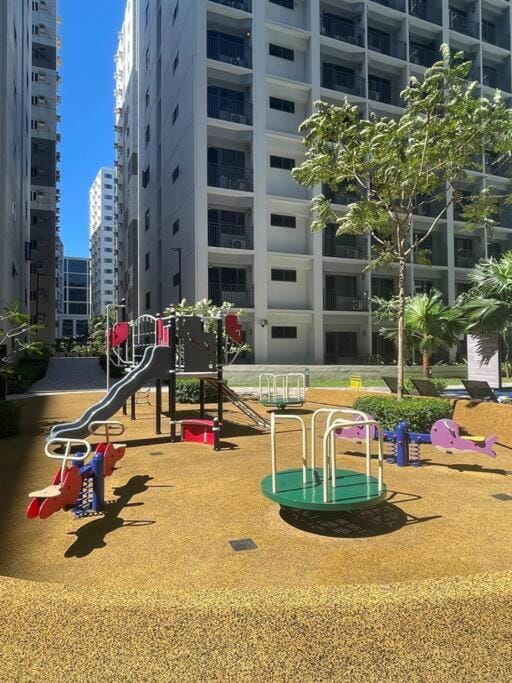Exquisite 1 BR w/ Patio in MOA Vacation rental in Pasay