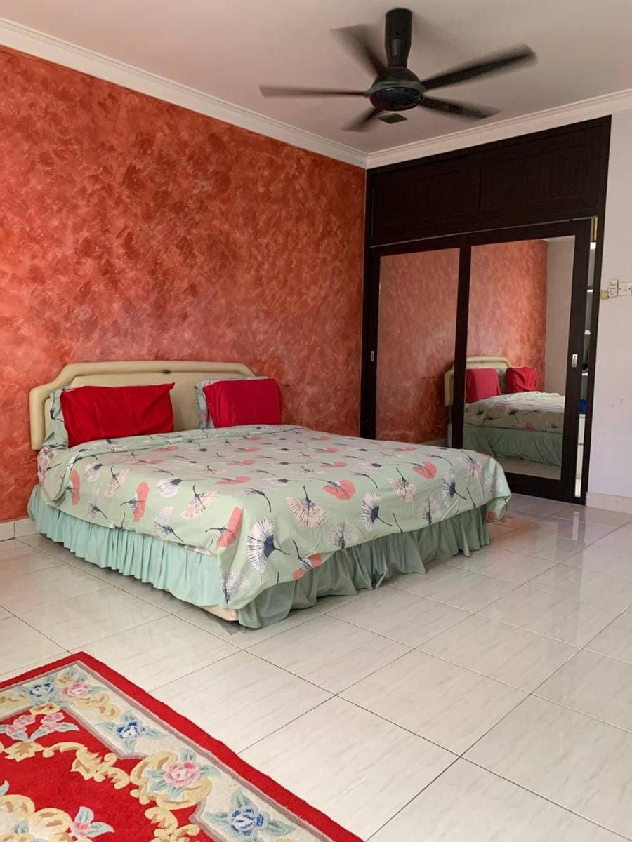 Ayuni Homestay Austin Perdana,  IKEA Tebrau, HSI Vacation rental in Johor Bahru