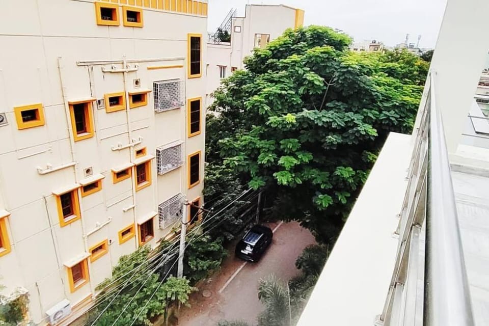 Servostay Kukatpally Spacious 5 BHK Duplex in Vivekananda Nagar with Parking Apartment in Hyderabad