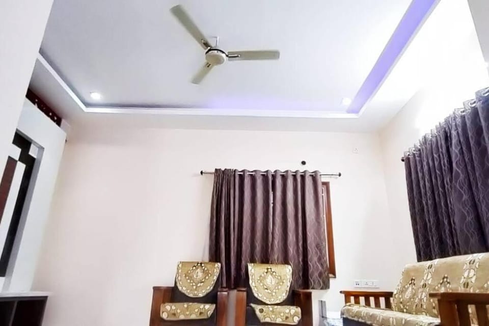 Servostay Kukatpally Spacious 5 BHK Duplex in Vivekananda Nagar with Parking Apartment in Hyderabad
