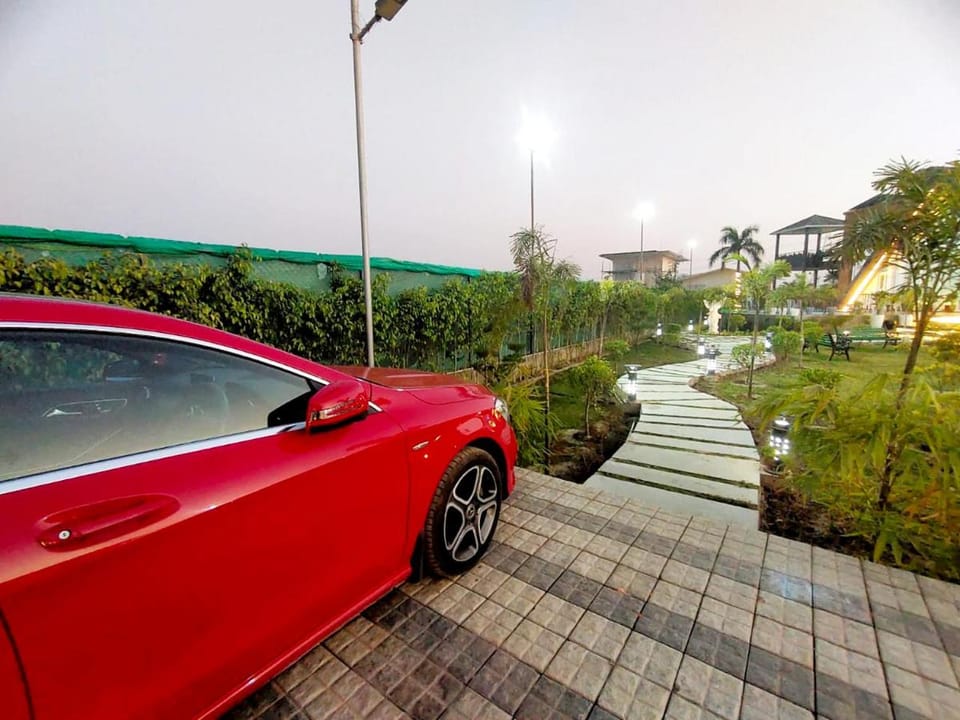 Shaw Estate- Near Expo Mart, Mehra Farm Vacation rental in Noida