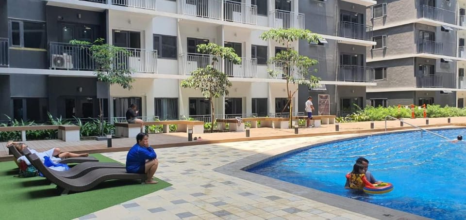 ARP Cozy Staycation(MOA, Pasay near Airport wifi) Apartment in Pasay