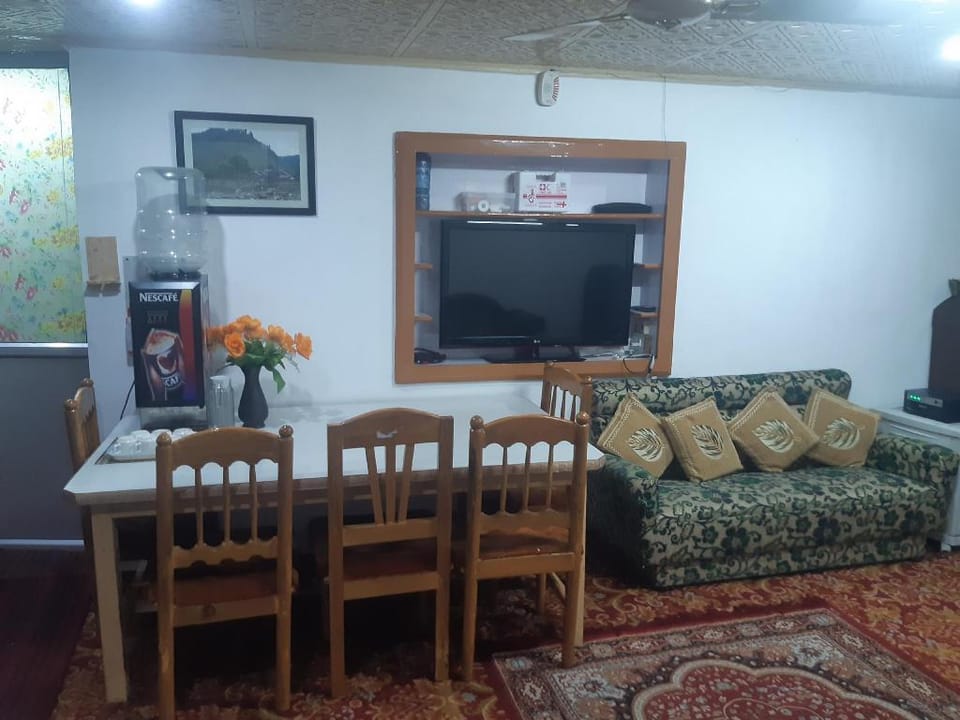 Rose Bowl Guest House/Paying Home Hotel in India