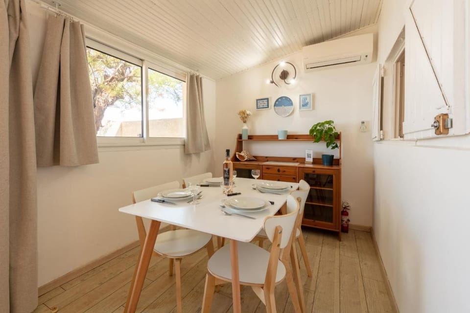 Le Cigalou, authentique cabanon de pêcheur en bord de mer avec sa terrasse spacieuse et aménagée Villa in Hyères