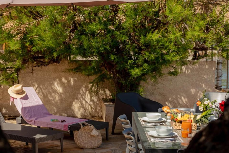 Le Cigalou, authentique cabanon de pêcheur en bord de mer avec sa terrasse spacieuse et aménagée Villa in Hyères