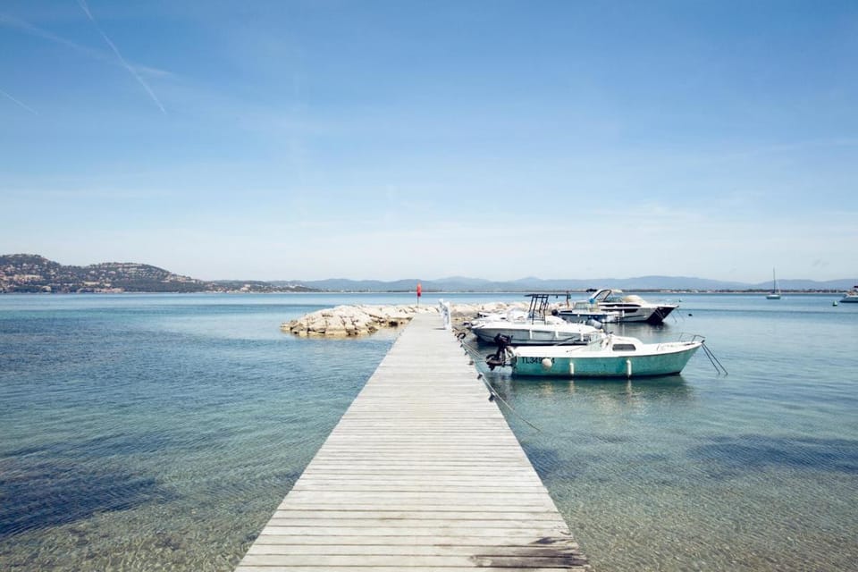 Mon Rêve, charmant cabanon les pieds dans l'eau à la Madrague, confortable et lumineux Vacation rental in Hyères