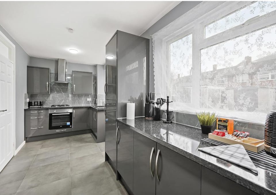 Modern 3 Bed Luxury House near London city airport Vacation rental in London