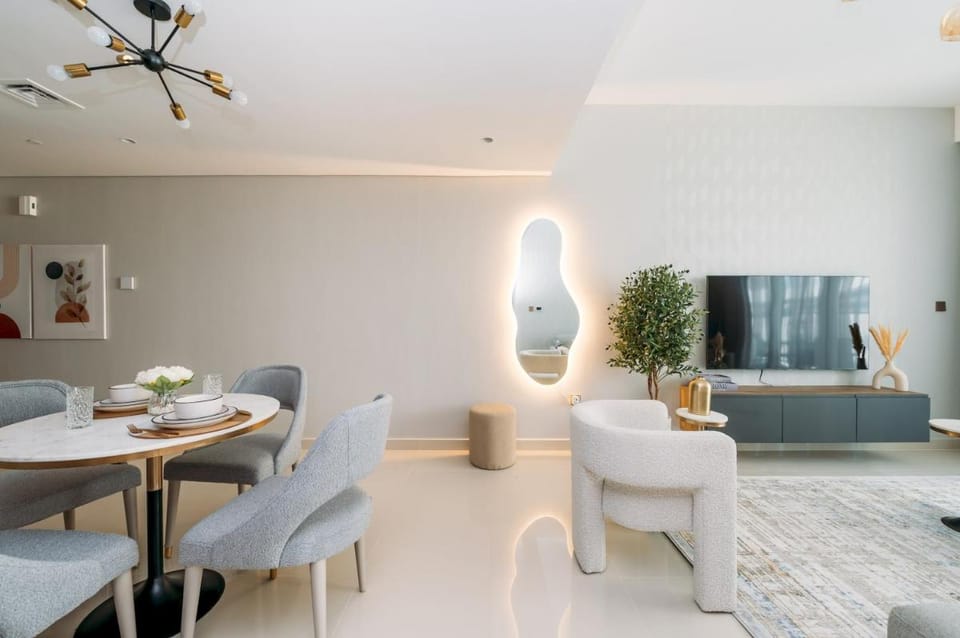 New! Luxurious stay Dubai Creek Balcony & View Apartment in Dubai