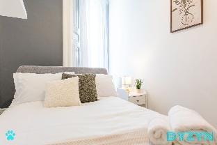 Dyzyn Living - By the Beach - Pet Friendly Apartment in Swansea