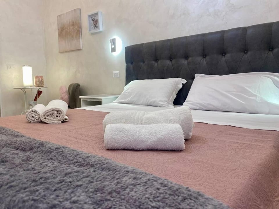 Apartment near the Colosseum, with metro line A a 2 minutes walk away Apartment in Rome
