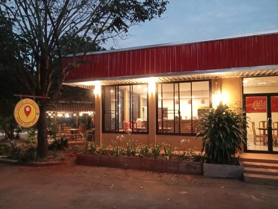 erawan guesthouse Bed and Breakfast in Laos