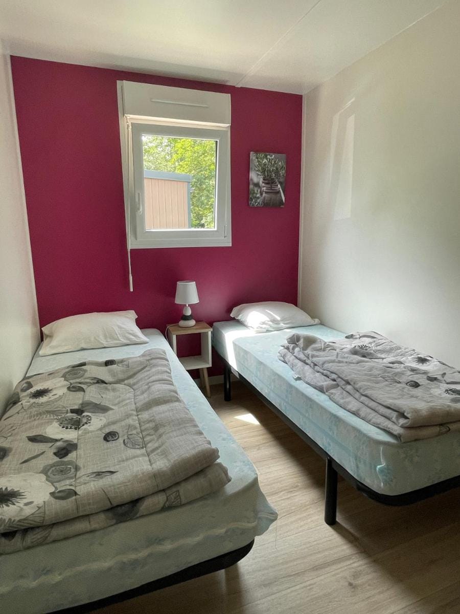 Modern and cosy ecolodge, shared heated pool, Les Mathes Bed and Breakfast in Les Mathes
