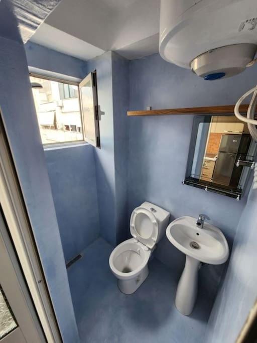 Andi's Place-Comfy Studio-City Center Apartment in Tirana