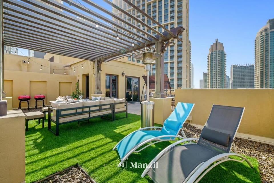 Manzil - Cozy 2BR Penthouse with Private Terrace and Full Burj View in Downtown Apartment in Dubai
