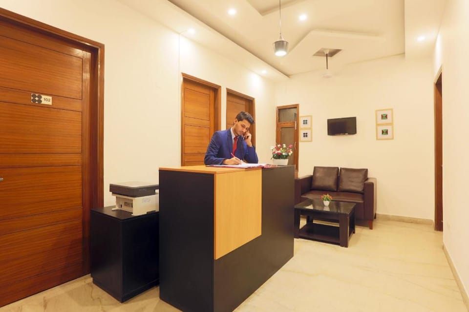 Hotel Ginger Palace Hotel in Noida